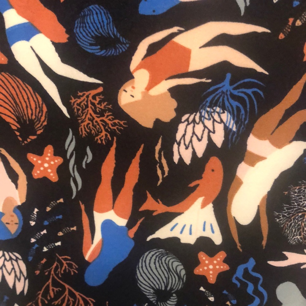 “ Mermaid” lady swimmers Legging TC LuLaRoe
